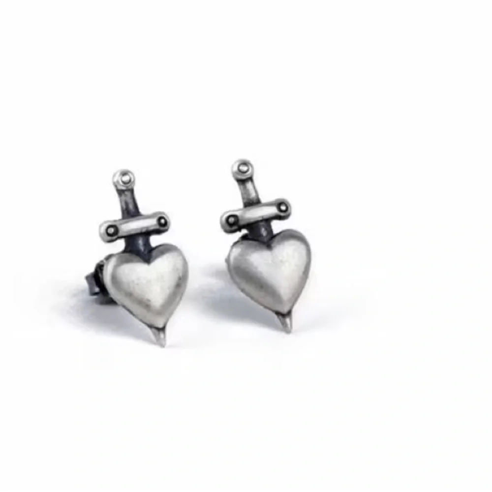 Single Accent 925 Sterling silver retro punk piercing heart sword stud earring